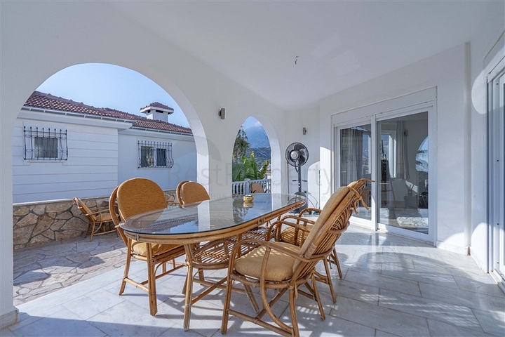 فلل للبيع في الانيا - اطلالة بحر -مستقلة مع مسبح خاص -في كارجيجاك / الانيا 