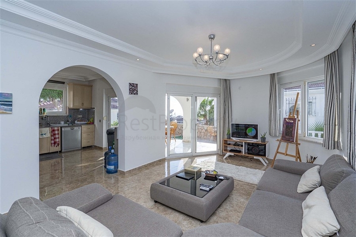 فلل للبيع في الانيا - اطلالة بحر -مستقلة مع مسبح خاص -في كارجيجاك / الانيا 