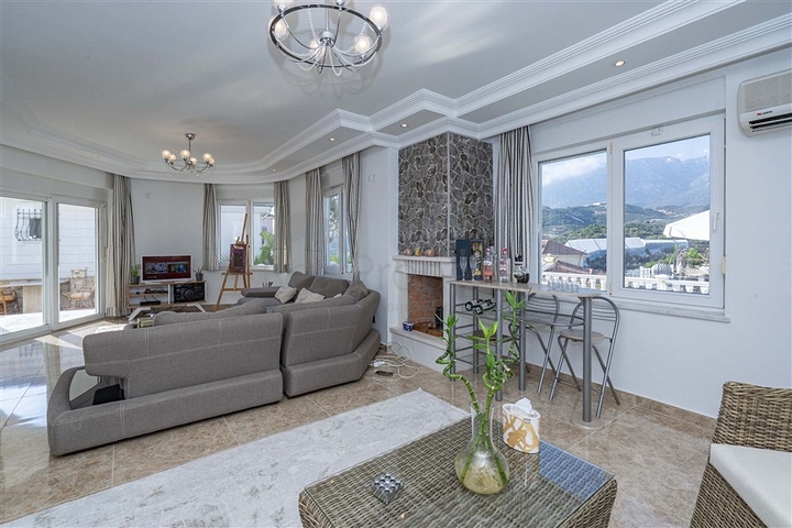 فلل للبيع في الانيا - اطلالة بحر -مستقلة مع مسبح خاص -في كارجيجاك / الانيا 