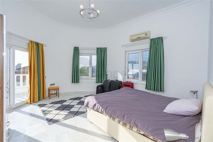 فلل للبيع في الانيا - اطلالة بحر -مستقلة مع مسبح خاص -في كارجيجاك / الانيا 