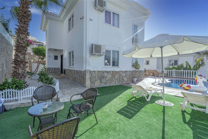 فلل للبيع في الانيا - اطلالة بحر -مستقلة مع مسبح خاص -في كارجيجاك / الانيا 