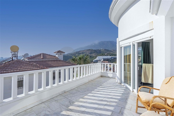 فلل للبيع في الانيا - اطلالة بحر -مستقلة مع مسبح خاص -في كارجيجاك / الانيا 