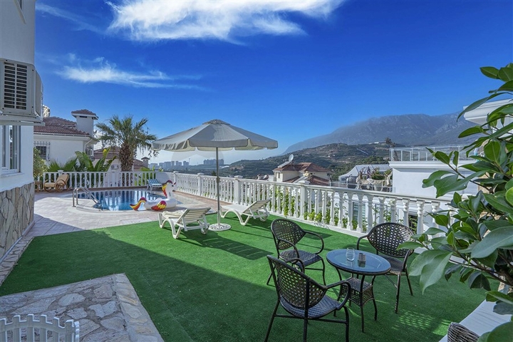 فلل للبيع في الانيا - اطلالة بحر -مستقلة مع مسبح خاص -في كارجيجاك / الانيا 