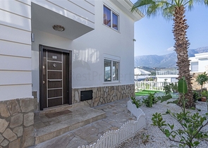 فلل للبيع في الانيا - اطلالة بحر -مستقلة مع مسبح خاص -في كارجيجاك / الانيا 