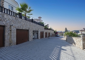 فلل للبيع في الانيا - اطلالة بحر -مستقلة مع مسبح خاص -في كارجيجاك / الانيا 