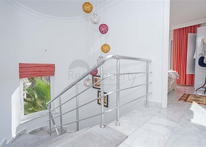 فلل للبيع في الانيا - اطلالة بحر -مستقلة مع مسبح خاص -في كارجيجاك / الانيا 