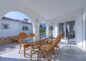 فلل للبيع في الانيا - اطلالة بحر -مستقلة مع مسبح خاص -في كارجيجاك / الانيا 