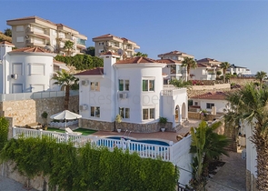 فلل للبيع في الانيا - اطلالة بحر -مستقلة مع مسبح خاص -في كارجيجاك / الانيا 