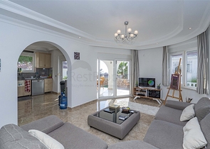 فلل للبيع في الانيا - اطلالة بحر -مستقلة مع مسبح خاص -في كارجيجاك / الانيا 