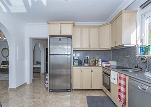 فلل للبيع في الانيا - اطلالة بحر -مستقلة مع مسبح خاص -في كارجيجاك / الانيا 