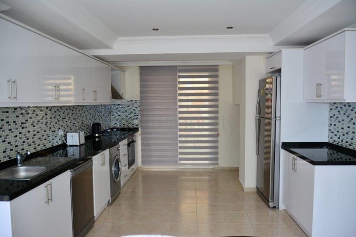 فيلا فاخرة مؤثثة بالكامل للبيع في فتحية 