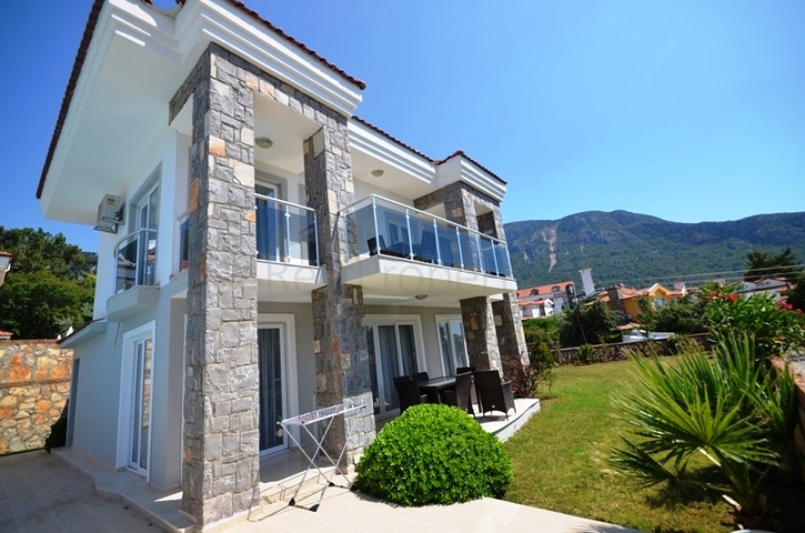 فيلا فاخرة مؤثثة بالكامل للبيع في فتحية 