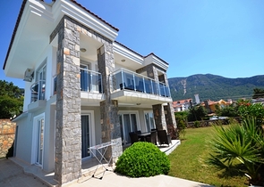 فيلا فاخرة مؤثثة بالكامل للبيع في فتحية 