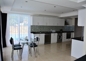 فيلا فاخرة مؤثثة بالكامل للبيع في فتحية 