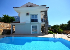 فيلا فاخرة مؤثثة بالكامل للبيع في فتحية 