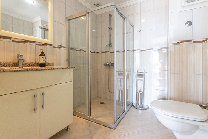 شقة اطلالة بحر في الانيا - تراس واسع - تصميم 1+2 - في محمودلار / الانيا 