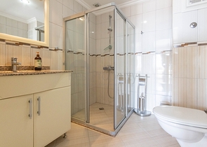 شقة اطلالة بحر في الانيا - تراس واسع - تصميم 1+2 - في محمودلار / الانيا 