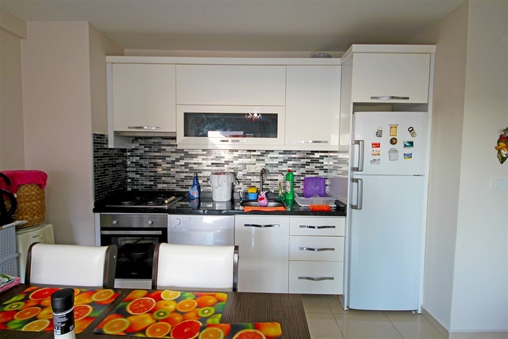 شقة اطلالة بحر في محمودلار - غرفة وصالة ضمن مجمع حديث -محمودلار / الانيا 