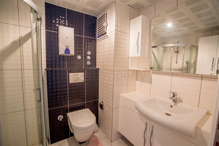 شقة اطلالة بحر في محمودلار - غرفة وصالة ضمن مجمع حديث -محمودلار / الانيا 