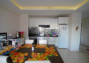 شقة اطلالة بحر في محمودلار - غرفة وصالة ضمن مجمع حديث -محمودلار / الانيا 