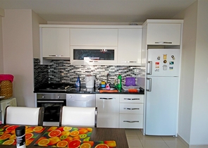 شقة اطلالة بحر في محمودلار - غرفة وصالة ضمن مجمع حديث -محمودلار / الانيا 