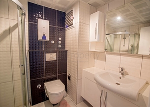 شقة اطلالة بحر في محمودلار - غرفة وصالة ضمن مجمع حديث -محمودلار / الانيا 