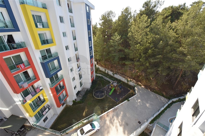 اطلالة على الفابة -شقة غرفة وصالة مفروشة -ضمن مجمع حديث في افسلار / الانيا 