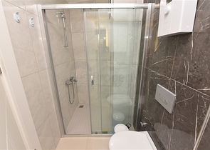 اطلالة على الفابة -شقة غرفة وصالة مفروشة -ضمن مجمع حديث في افسلار / الانيا 