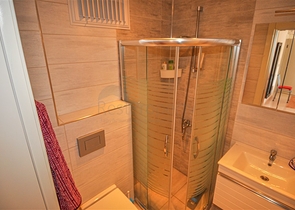 شقة اطلالة بحر في محمودلار - غرفة وصالة مفروشة - في مدينة الانيا 