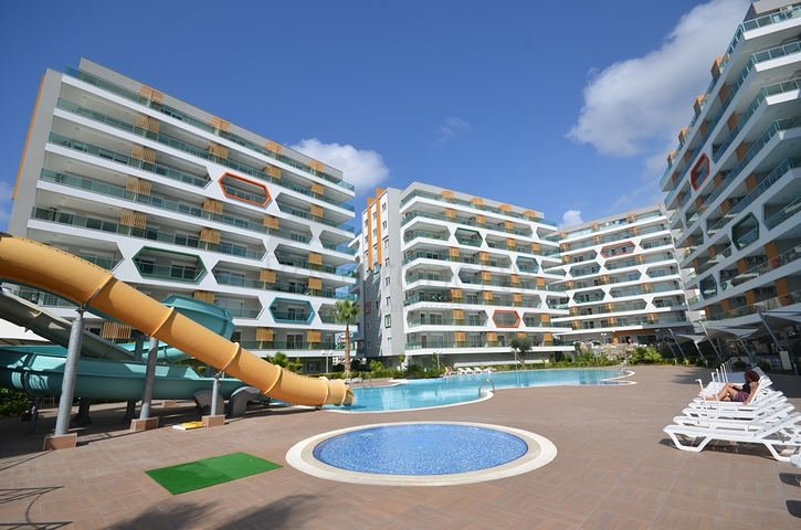 مجمع عصري بخيارات متعددة في ألانيا 