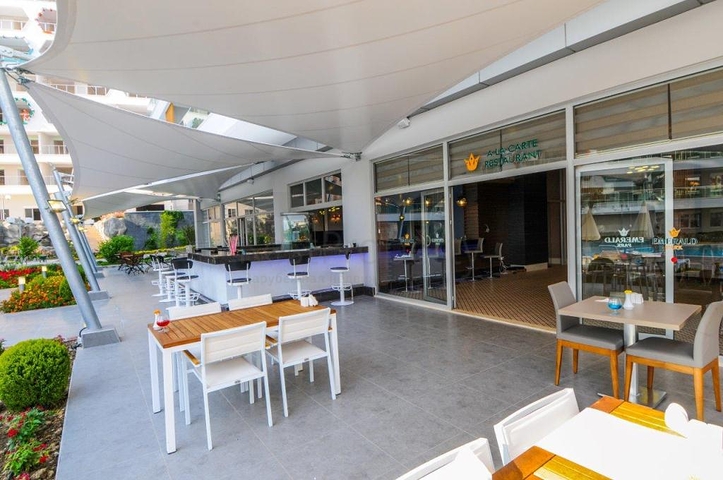 مجمع عصري بخيارات متعددة في ألانيا 