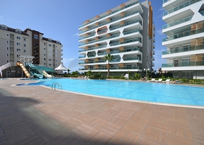 مجمع عصري بخيارات متعددة في ألانيا 