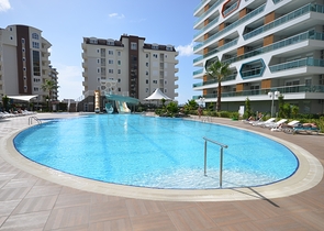 مجمع عصري بخيارات متعددة في ألانيا 