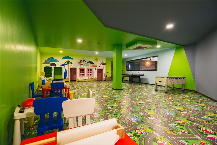 شقق فاخرة للبيع في الانيا - غرفة وصالة مفروشة -ضمن مجمع 5 نجوم -في كارجيجاك / الانيا 