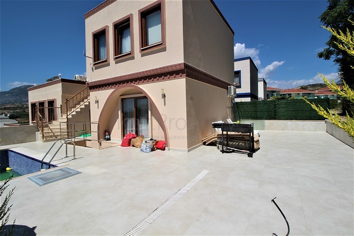 فلل للبيع في الانيا - فيلا مستقلة مع مسبح خاص -بسعر مناسب -في كارجيجاك / الانيا 