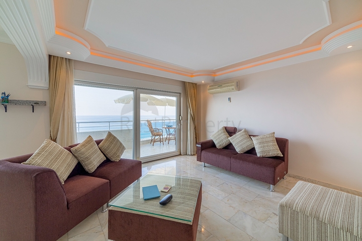 شقق على البحر في الانيا - غرفتين وصالة -مفروشة - ضمن مجمع على البحر مباشرة -في محمودلار / الانيا 