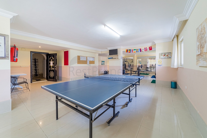 شقق على البحر في الانيا - غرفتين وصالة -مفروشة - ضمن مجمع على البحر مباشرة -في محمودلار / الانيا 