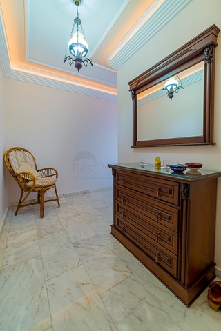 شقق على البحر في الانيا - غرفتين وصالة -مفروشة - ضمن مجمع على البحر مباشرة -في محمودلار / الانيا 