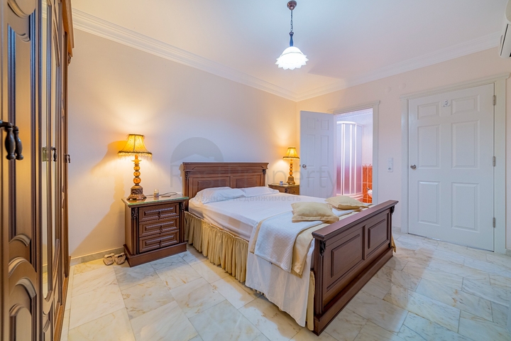 شقق على البحر في الانيا - غرفتين وصالة -مفروشة - ضمن مجمع على البحر مباشرة -في محمودلار / الانيا 