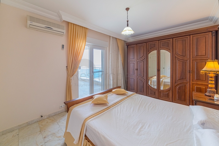 شقق على البحر في الانيا - غرفتين وصالة -مفروشة - ضمن مجمع على البحر مباشرة -في محمودلار / الانيا 