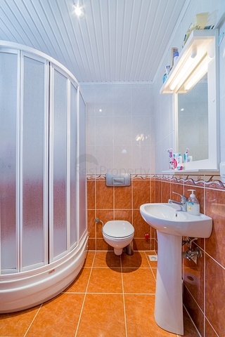 شقق على البحر في الانيا - غرفتين وصالة -مفروشة - ضمن مجمع على البحر مباشرة -في محمودلار / الانيا 