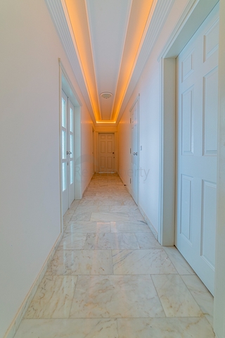 شقق على البحر في الانيا - غرفتين وصالة -مفروشة - ضمن مجمع على البحر مباشرة -في محمودلار / الانيا 