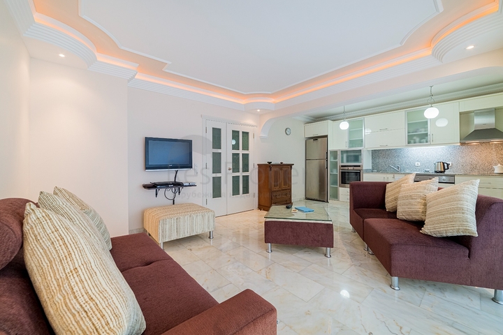 شقق على البحر في الانيا - غرفتين وصالة -مفروشة - ضمن مجمع على البحر مباشرة -في محمودلار / الانيا 