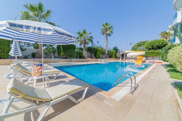 شقق على البحر في الانيا - غرفتين وصالة -مفروشة - ضمن مجمع على البحر مباشرة -في محمودلار / الانيا 