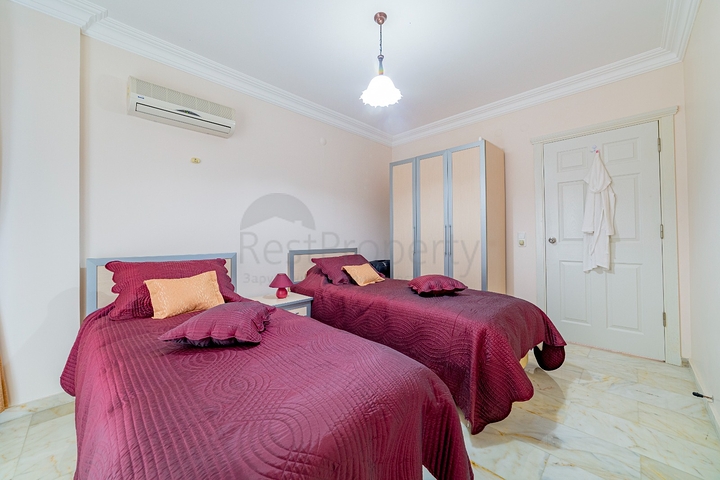 شقق على البحر في الانيا - غرفتين وصالة -مفروشة - ضمن مجمع على البحر مباشرة -في محمودلار / الانيا 