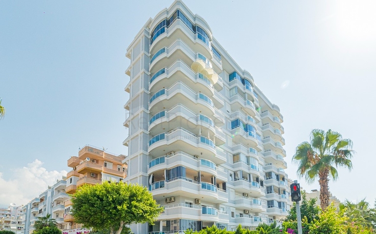 شقق على البحر في الانيا - غرفتين وصالة -مفروشة - ضمن مجمع على البحر مباشرة -في محمودلار / الانيا 