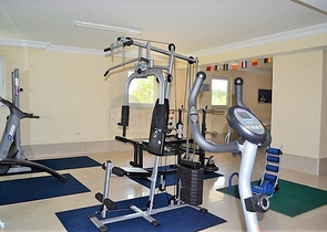 شقق على البحر في الانيا - غرفتين وصالة -مفروشة - ضمن مجمع على البحر مباشرة -في محمودلار / الانيا 