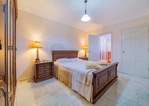 شقق على البحر في الانيا - غرفتين وصالة -مفروشة - ضمن مجمع على البحر مباشرة -في محمودلار / الانيا 