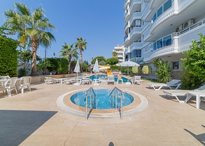 شقق على البحر في الانيا - غرفتين وصالة -مفروشة - ضمن مجمع على البحر مباشرة -في محمودلار / الانيا 