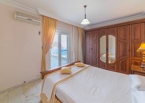 شقق على البحر في الانيا - غرفتين وصالة -مفروشة - ضمن مجمع على البحر مباشرة -في محمودلار / الانيا 